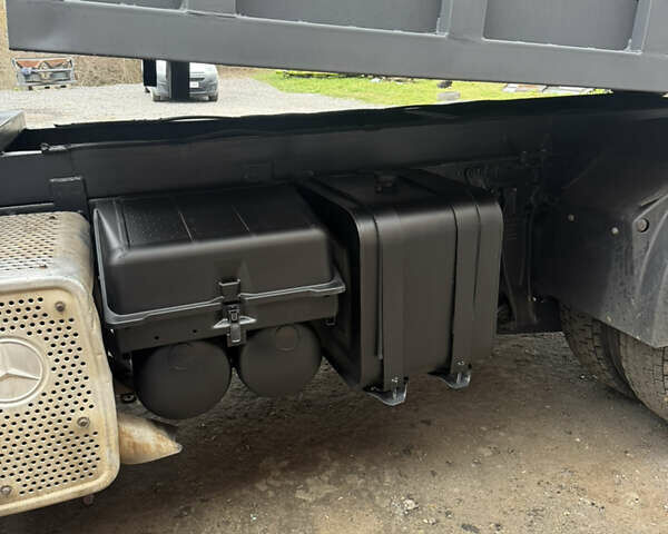 Белый Мерседес Актрос, объемом двигателя 10.8 л и пробегом 920 тыс. км за 17500 $, фото 2 на Automoto.ua