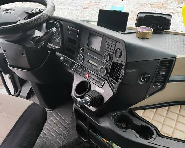 Белый Мерседес Актрос, объемом двигателя 12.81 л и пробегом 756 тыс. км за 40000 $, фото 10 на Automoto.ua