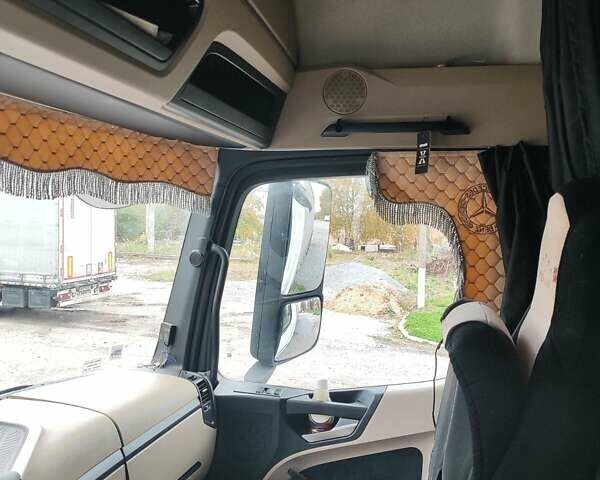Белый Мерседес Актрос, объемом двигателя 12.81 л и пробегом 756 тыс. км за 40000 $, фото 5 на Automoto.ua