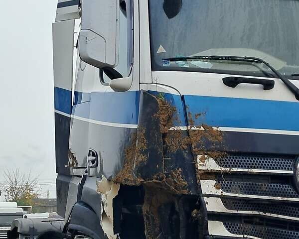 Белый Мерседес Актрос, объемом двигателя 12.9 л и пробегом 870 тыс. км за 10000 $, фото 2 на Automoto.ua