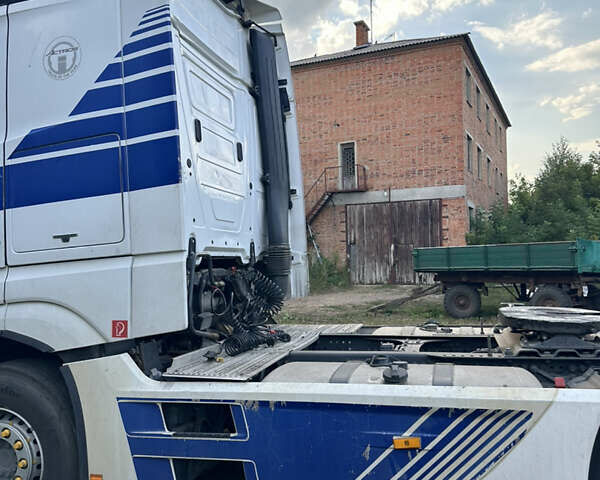 Белый Мерседес Актрос, объемом двигателя 12.81 л и пробегом 895 тыс. км за 22000 $, фото 2 на Automoto.ua