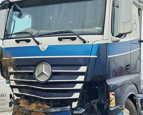 Белый Мерседес Актрос, объемом двигателя 12.9 л и пробегом 870 тыс. км за 10000 $, фото 1 на Automoto.ua