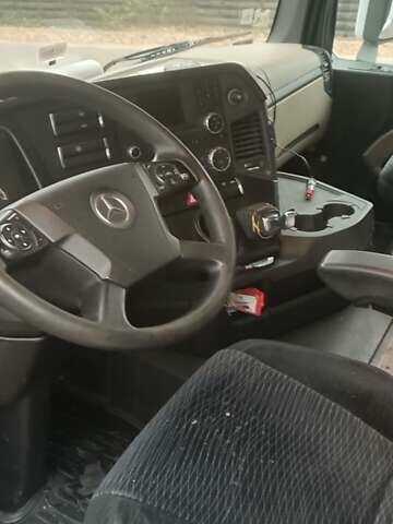 Білий Мерседес Актрос, об'ємом двигуна 12.81 л та пробігом 777 тис. км за 15000 $, фото 5 на Automoto.ua