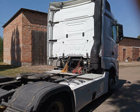 Белый Мерседес Актрос, объемом двигателя 12.81 л и пробегом 718 тыс. км за 22000 $, фото 1 на Automoto.ua