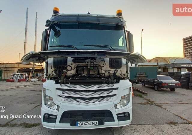 Білий Мерседес Актрос, об'ємом двигуна 12.8 л та пробігом 745 тис. км за 27000 $, фото 9 на Automoto.ua