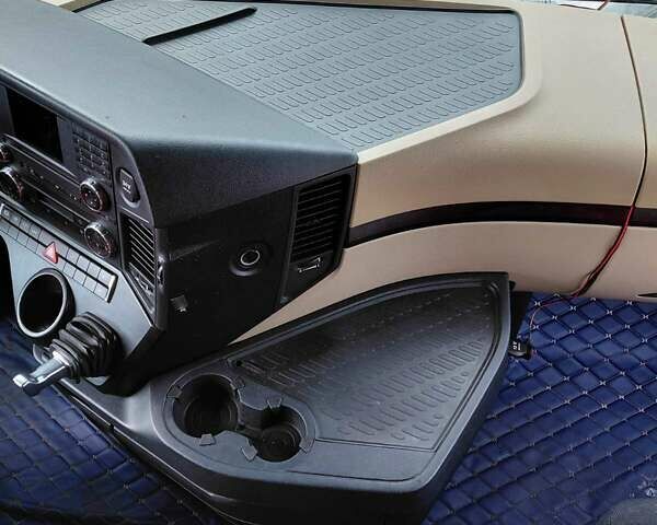 Белый Мерседес Актрос, объемом двигателя 12.81 л и пробегом 1 тыс. км за 16000 $, фото 5 на Automoto.ua