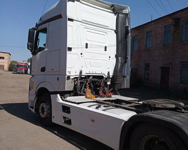 Белый Мерседес Актрос, объемом двигателя 12.81 л и пробегом 718 тыс. км за 22000 $, фото 2 на Automoto.ua