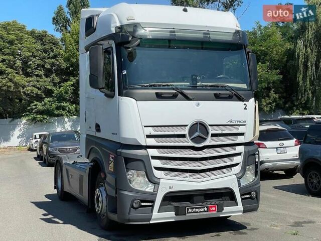 Белый Мерседес Актрос, объемом двигателя 10.7 л и пробегом 996 тыс. км за 16290 $, фото 2 на Automoto.ua