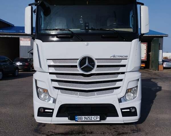Белый Мерседес Актрос, объемом двигателя 13 л и пробегом 820 тыс. км за 22900 $, фото 3 на Automoto.ua