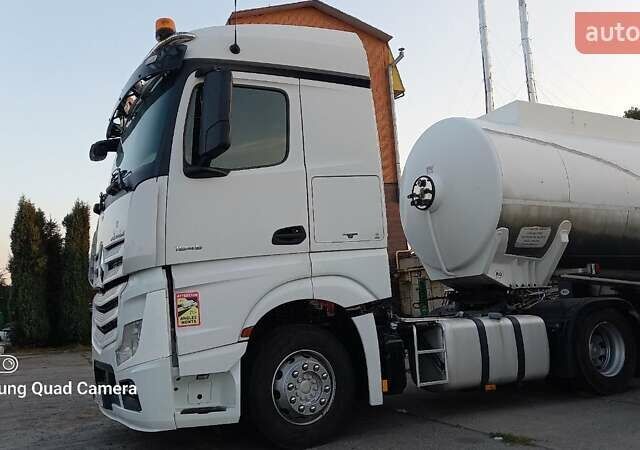 Білий Мерседес Актрос, об'ємом двигуна 12.8 л та пробігом 745 тис. км за 27000 $, фото 1 на Automoto.ua