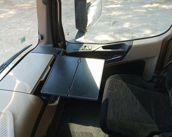 Белый Мерседес Актрос, объемом двигателя 12.81 л и пробегом 718 тыс. км за 22000 $, фото 9 на Automoto.ua