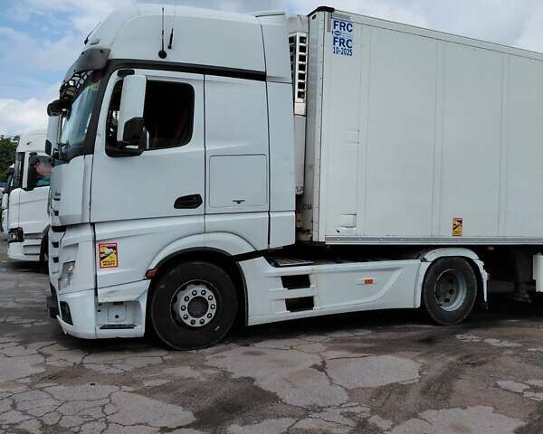 Белый Мерседес Актрос, объемом двигателя 12.81 л и пробегом 1 тыс. км за 16000 $, фото 1 на Automoto.ua