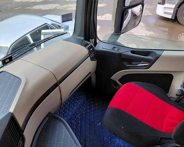 Белый Мерседес Актрос, объемом двигателя 12.81 л и пробегом 1 тыс. км за 16000 $, фото 4 на Automoto.ua