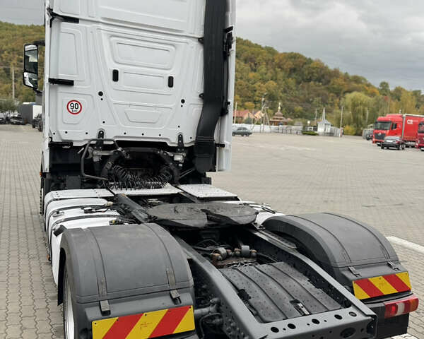 Белый Мерседес Актрос, объемом двигателя 12.8 л и пробегом 859 тыс. км за 28000 $, фото 3 на Automoto.ua