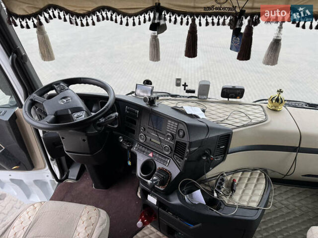 Белый Мерседес Актрос, объемом двигателя 12.8 л и пробегом 859 тыс. км за 28000 $, фото 12 на Automoto.ua