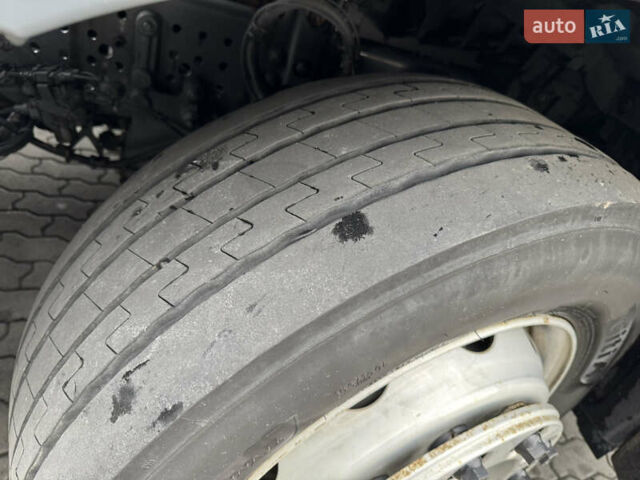 Белый Мерседес Актрос, объемом двигателя 12.8 л и пробегом 859 тыс. км за 28000 $, фото 7 на Automoto.ua