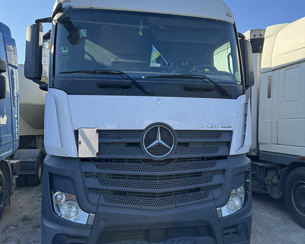 Білий Мерседес Актрос, об'ємом двигуна 12.81 л та пробігом 850 тис. км за 28000 $, фото 1 на Automoto.ua