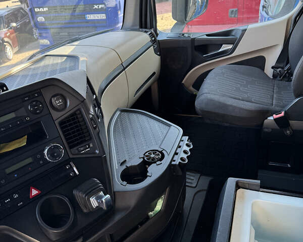 Білий Мерседес Актрос, об'ємом двигуна 12.81 л та пробігом 850 тис. км за 28000 $, фото 9 на Automoto.ua