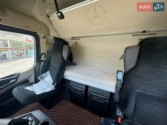 Белый Мерседес Актрос, объемом двигателя 12.81 л и пробегом 710 тыс. км за 34000 $, фото 4 на Automoto.ua