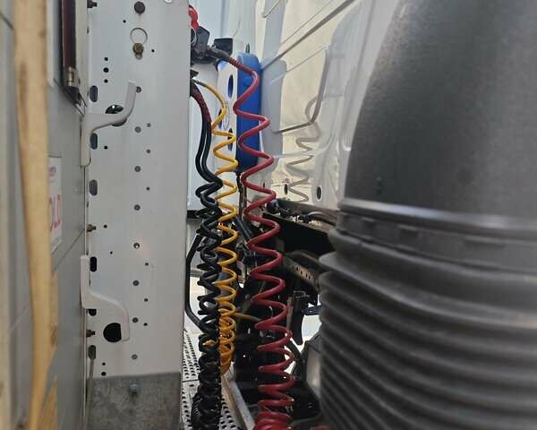 Білий Мерседес Актрос, об'ємом двигуна 12.8 л та пробігом 1 тис. км за 25300 $, фото 4 на Automoto.ua