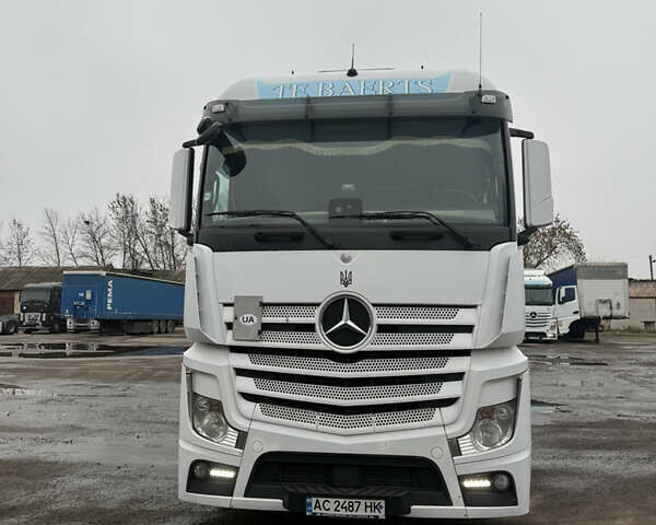 Белый Мерседес Актрос, объемом двигателя 0 л и пробегом 998 тыс. км за 22500 $, фото 1 на Automoto.ua