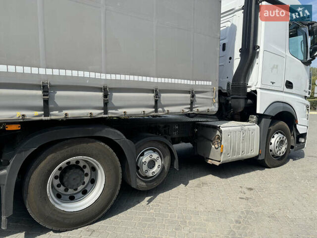 Белый Мерседес Актрос, объемом двигателя 12.81 л и пробегом 710 тыс. км за 34000 $, фото 12 на Automoto.ua