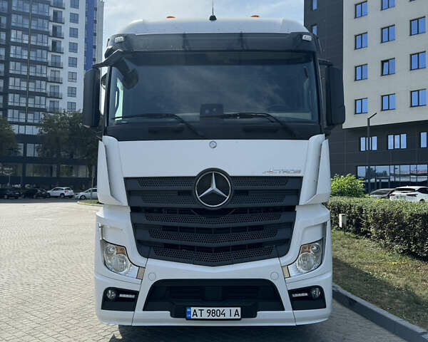 Белый Мерседес Актрос, объемом двигателя 12.81 л и пробегом 710 тыс. км за 34000 $, фото 8 на Automoto.ua