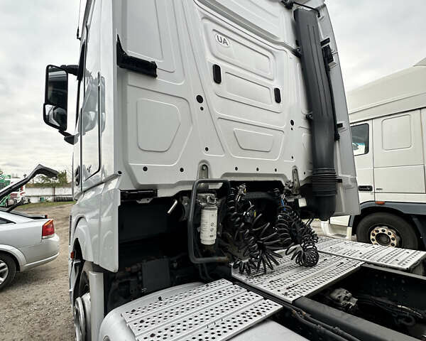 Білий Мерседес Актрос, об'ємом двигуна 12.81 л та пробігом 1000 тис. км за 30000 $, фото 7 на Automoto.ua