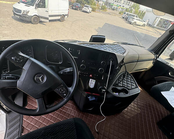 Белый Мерседес Актрос, объемом двигателя 12.81 л и пробегом 710 тыс. км за 34000 $, фото 3 на Automoto.ua