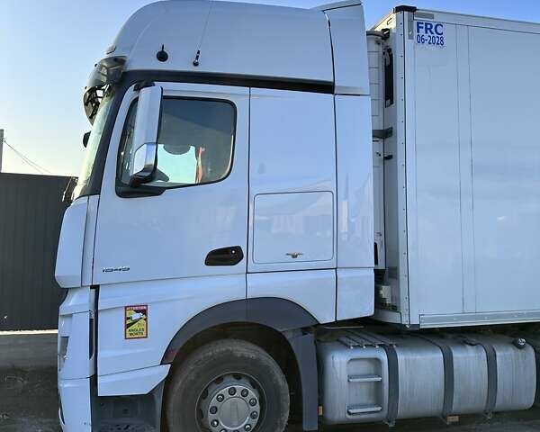 Белый Мерседес Актрос, объемом двигателя 12.81 л и пробегом 735 тыс. км за 35500 $, фото 2 на Automoto.ua