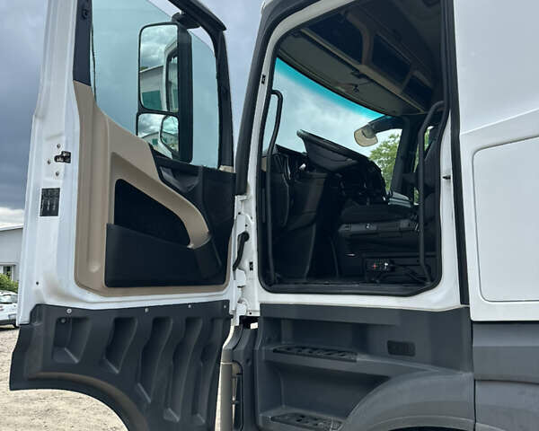 Белый Мерседес Актрос, объемом двигателя 12.81 л и пробегом 809 тыс. км за 30000 $, фото 39 на Automoto.ua