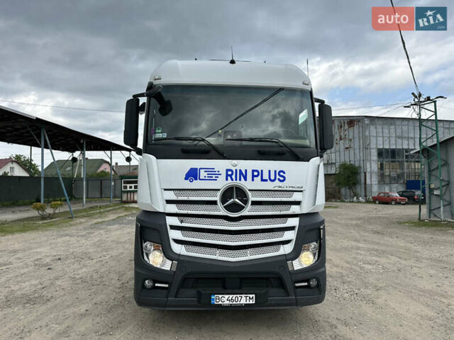 Белый Мерседес Актрос, объемом двигателя 12.81 л и пробегом 809 тыс. км за 30000 $, фото 8 на Automoto.ua
