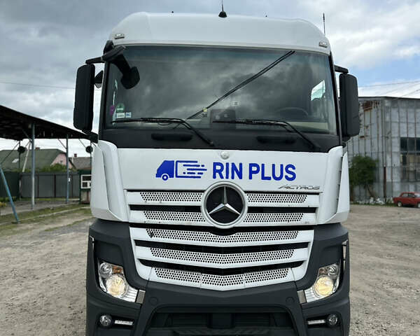 Белый Мерседес Актрос, объемом двигателя 12.81 л и пробегом 809 тыс. км за 30000 $, фото 1 на Automoto.ua