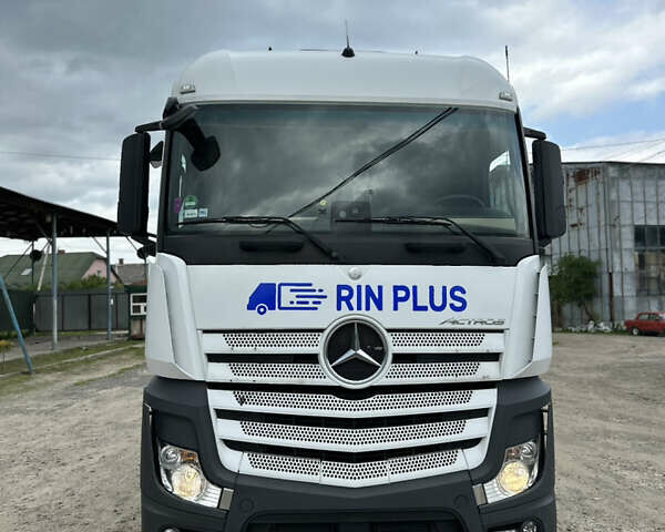 Белый Мерседес Актрос, объемом двигателя 12.81 л и пробегом 809 тыс. км за 30000 $, фото 2 на Automoto.ua