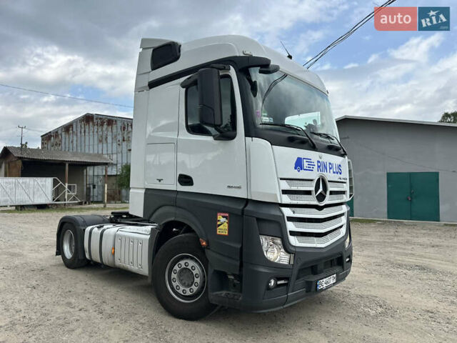 Белый Мерседес Актрос, объемом двигателя 12.81 л и пробегом 809 тыс. км за 30000 $, фото 7 на Automoto.ua