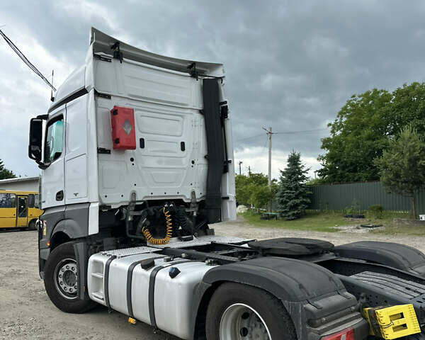 Белый Мерседес Актрос, объемом двигателя 12.81 л и пробегом 809 тыс. км за 30000 $, фото 21 на Automoto.ua