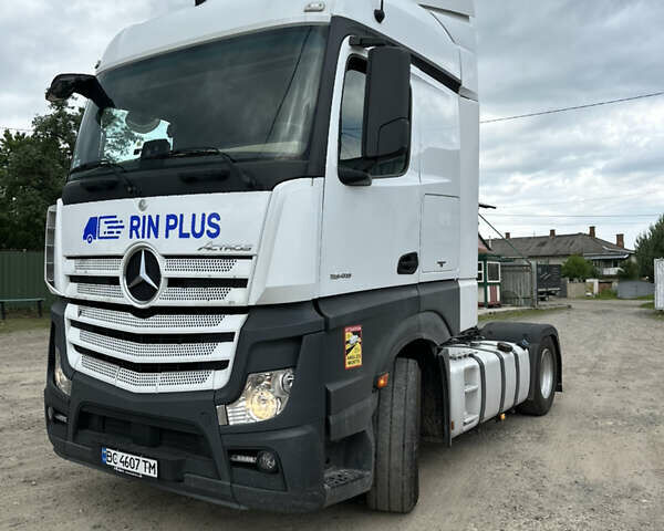 Белый Мерседес Актрос, объемом двигателя 12.81 л и пробегом 809 тыс. км за 30000 $, фото 13 на Automoto.ua