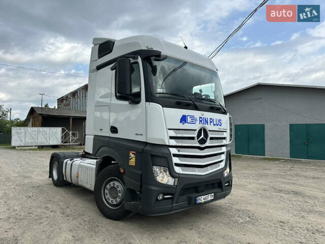 Белый Мерседес Актрос, объемом двигателя 12.81 л и пробегом 809 тыс. км за 30000 $, фото 5 на Automoto.ua