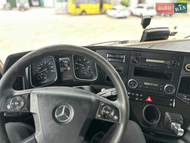 Белый Мерседес Актрос, объемом двигателя 12.81 л и пробегом 809 тыс. км за 30000 $, фото 48 на Automoto.ua