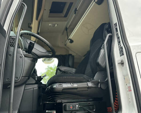 Белый Мерседес Актрос, объемом двигателя 12.81 л и пробегом 809 тыс. км за 30000 $, фото 40 на Automoto.ua