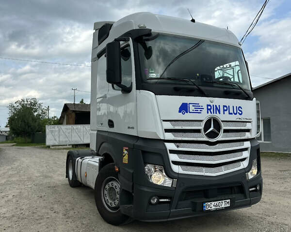 Белый Мерседес Актрос, объемом двигателя 12.81 л и пробегом 809 тыс. км за 30000 $, фото 3 на Automoto.ua