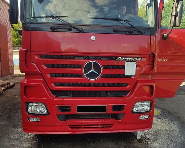 Красный Мерседес Актрос, объемом двигателя 12 л и пробегом 300 тыс. км за 30000 $, фото 1 на Automoto.ua