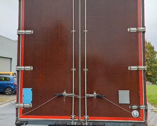 Красный Мерседес Актрос, объемом двигателя 12 л и пробегом 300 тыс. км за 30000 $, фото 2 на Automoto.ua