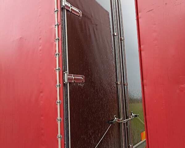 Красный Мерседес Актрос, объемом двигателя 12 л и пробегом 300 тыс. км за 30000 $, фото 7 на Automoto.ua