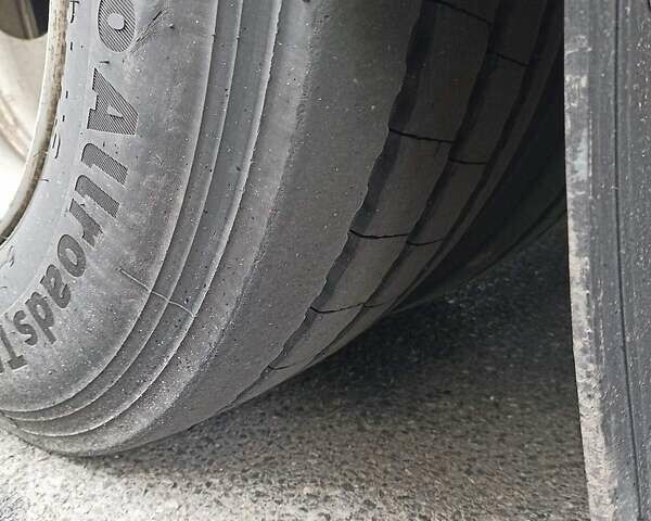 Красный Мерседес Актрос, объемом двигателя 12 л и пробегом 300 тыс. км за 30000 $, фото 10 на Automoto.ua