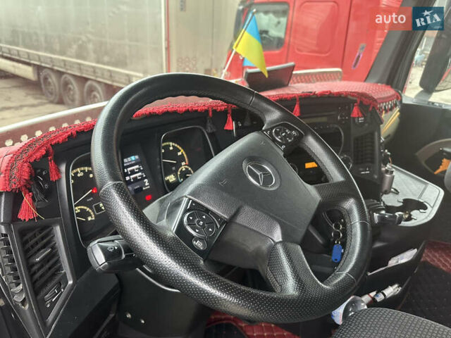 Красный Мерседес Актрос, объемом двигателя 12.81 л и пробегом 10 тыс. км за 41000 $, фото 7 на Automoto.ua