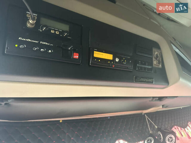 Красный Мерседес Актрос, объемом двигателя 12.81 л и пробегом 10 тыс. км за 41000 $, фото 6 на Automoto.ua