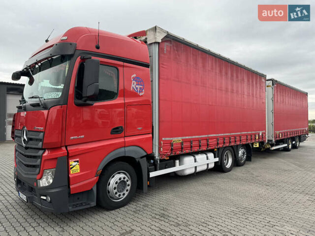 Красный Мерседес Актрос, объемом двигателя 12.81 л и пробегом 985 тыс. км за 48500 $, фото 1 на Automoto.ua