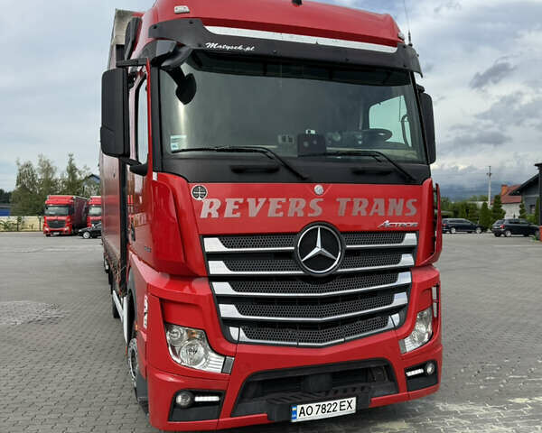 Красный Мерседес Актрос, объемом двигателя 12.9 л и пробегом 980 тыс. км за 48000 $, фото 1 на Automoto.ua