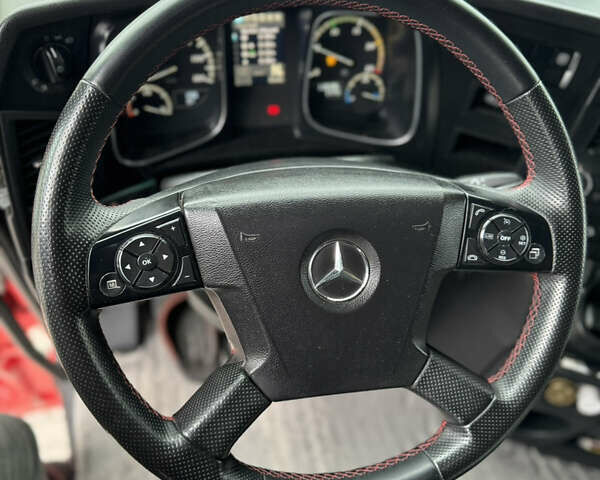 Красный Мерседес Актрос, объемом двигателя 12.81 л и пробегом 985 тыс. км за 48500 $, фото 7 на Automoto.ua